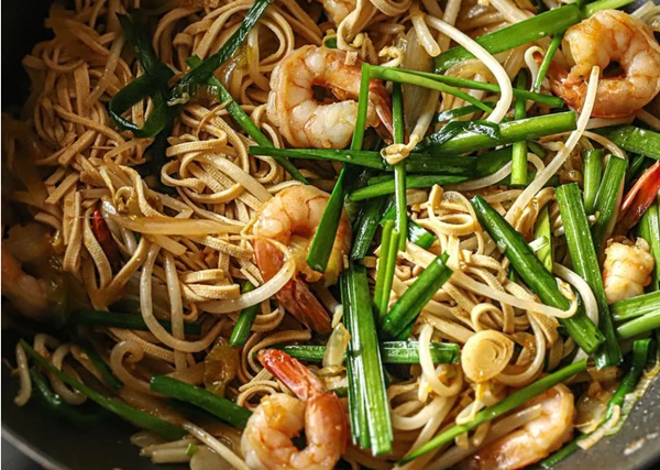 Cách làm mì xào chuẩn vị Thái, thơm ngon hấp dẫn ai ăn cũng khen nức nở-9