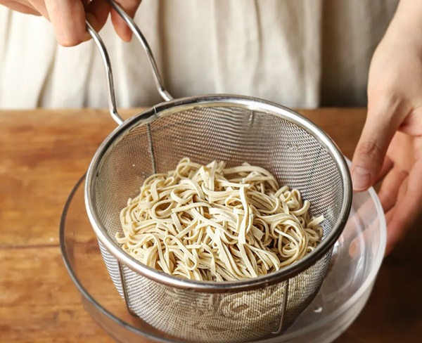 Cách làm mì xào chuẩn vị Thái, thơm ngon hấp dẫn ai ăn cũng khen nức nở-4