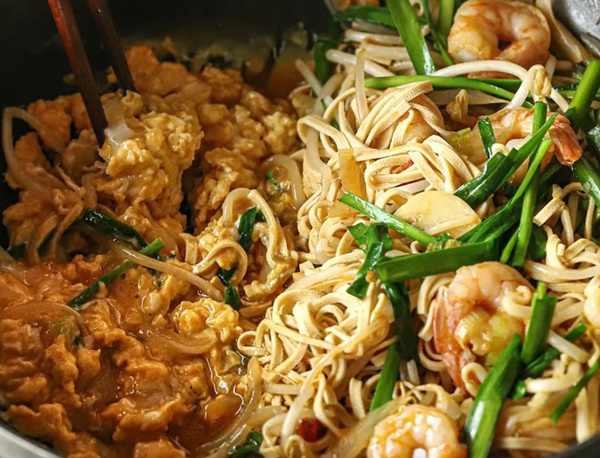 Cách làm mì xào chuẩn vị Thái, thơm ngon hấp dẫn ai ăn cũng khen nức nở-11