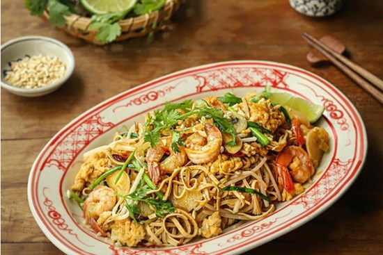 Cách làm mì xào chuẩn vị Thái, thơm ngon hấp dẫn ai ăn cũng khen nức nở