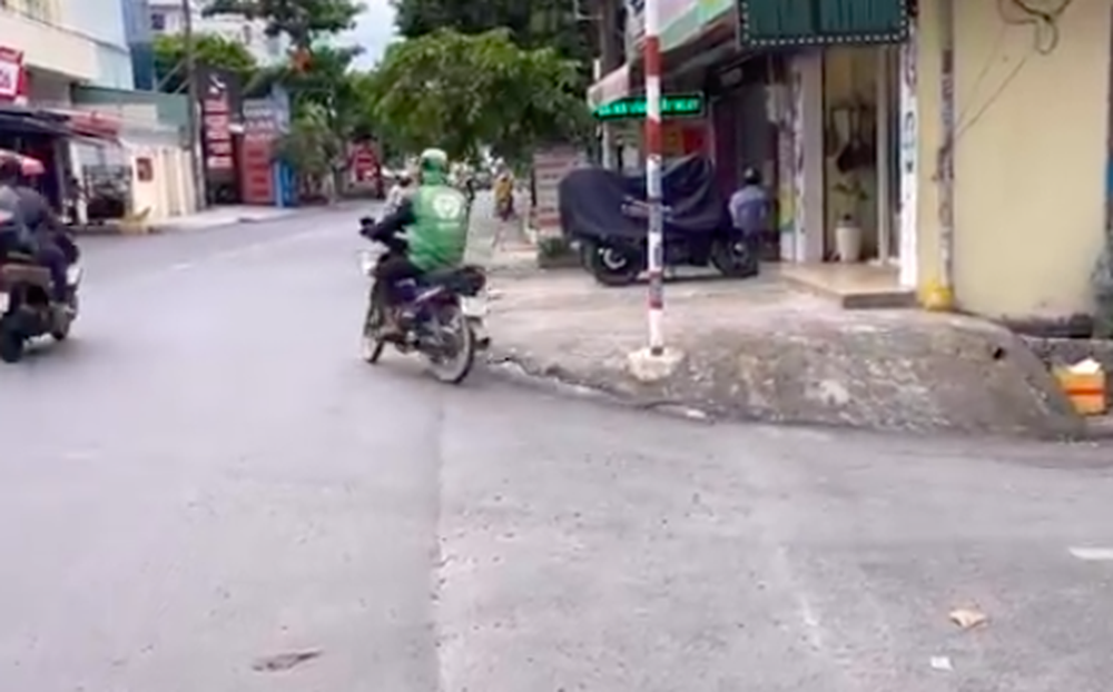 Cô giáo tiểu học tố bị gần 10 YouTuber xông vào giật khẩu trang, vây đánh trên đường-1