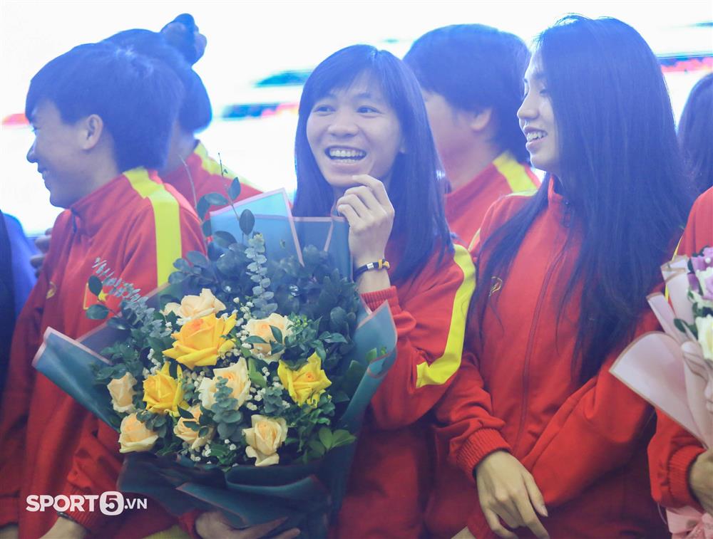 Tuyển nữ Việt Nam vỡ oà khi được nhận thưởng lớn-4