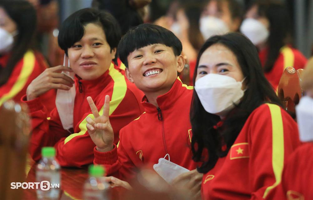 Tuyển nữ Việt Nam vỡ oà khi được nhận thưởng lớn-8