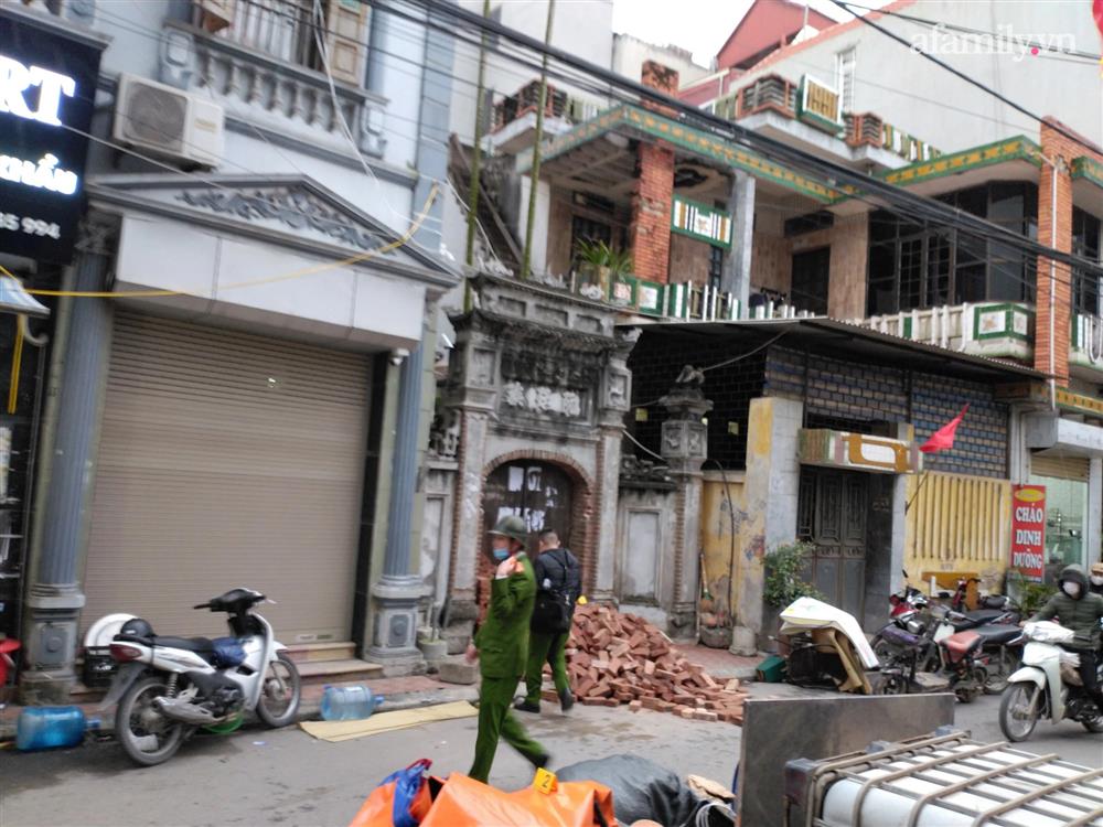 2 phụ nữ tố bị nhóm đàn ông cùng dòng họ xông vào tận nhà đánh đập khiến 1 người gãy tay, tài sản hàng trăm triệu đồng bị vơ vét-3