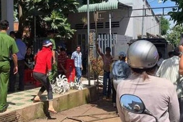 Đánh bạc giúp mẹ, cả 2 mẹ con bị bắt-2