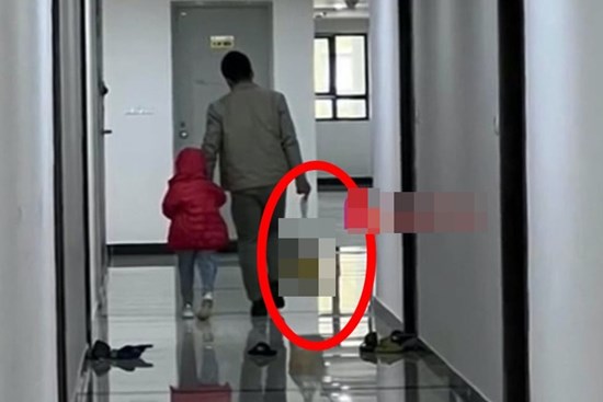 Bị đuổi khỏi nhà, chồng lấy 2 thứ quý giá nhất mang đi: Một là con gái, món đồ tiếp theo khiến vợ chẳng nói nên lời!