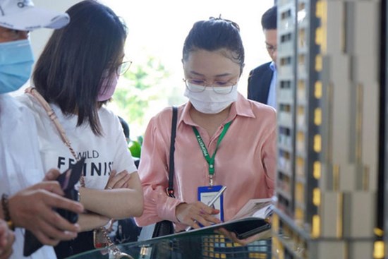 7 câu hỏi bạn nên hỏi môi giới bất động sản trong quá trình xem nhà?
