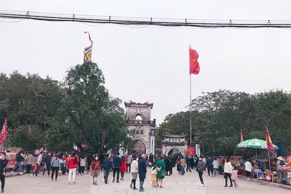 Cảnh phong tỏa từ xa trong đêm khai ấn đền Trần-11