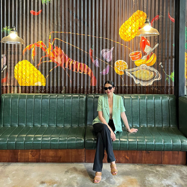 Mặc blazer mùa xuân trẻ trung như sao Việt với 13 cách mix không cầu kỳ-3