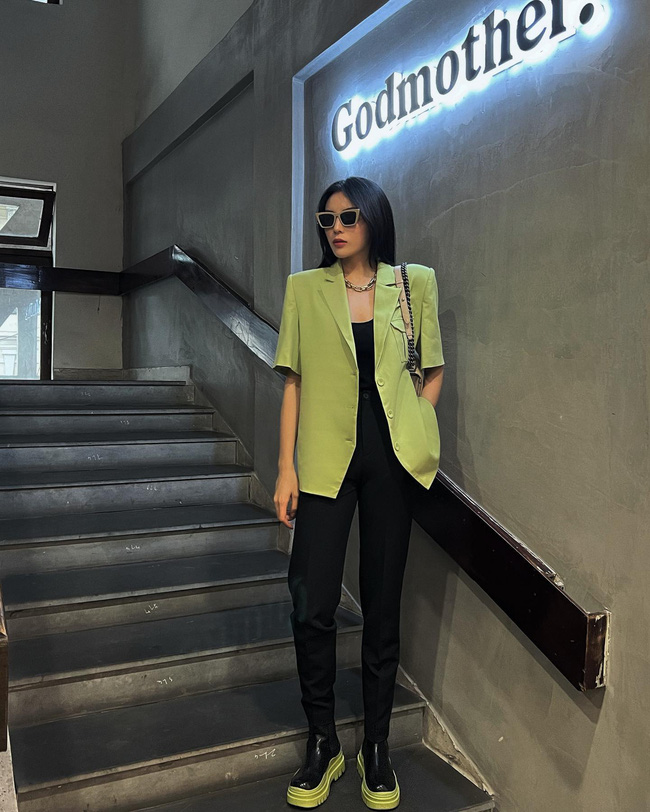 Mặc blazer mùa xuân trẻ trung như sao Việt với 13 cách mix không cầu kỳ-6