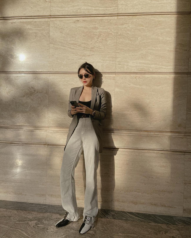 Mặc blazer mùa xuân trẻ trung như sao Việt với 13 cách mix không cầu kỳ-12