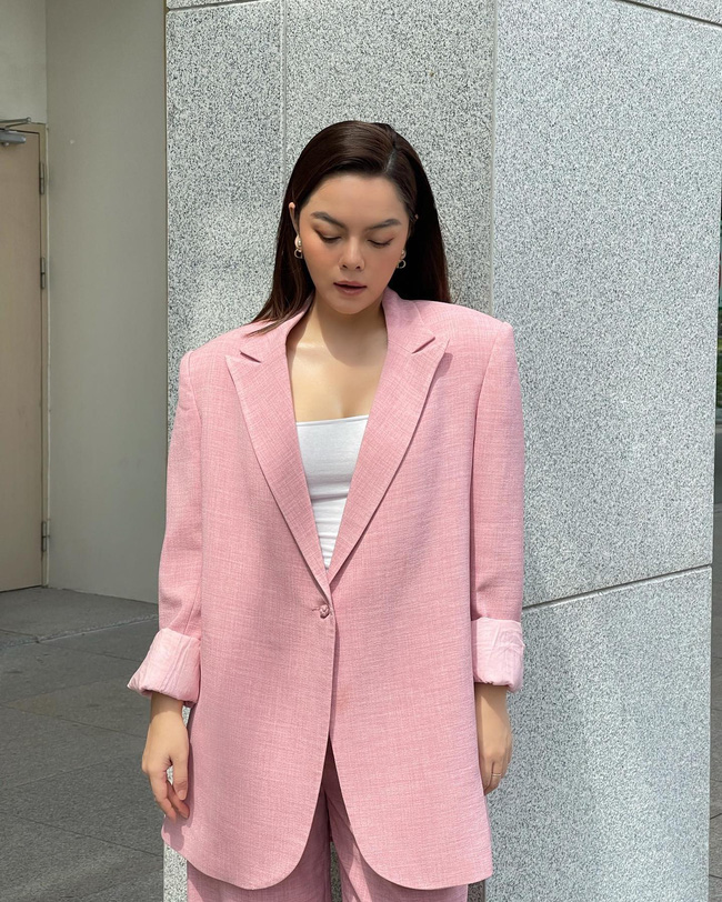 Mặc blazer mùa xuân trẻ trung như sao Việt với 13 cách mix không cầu kỳ-14