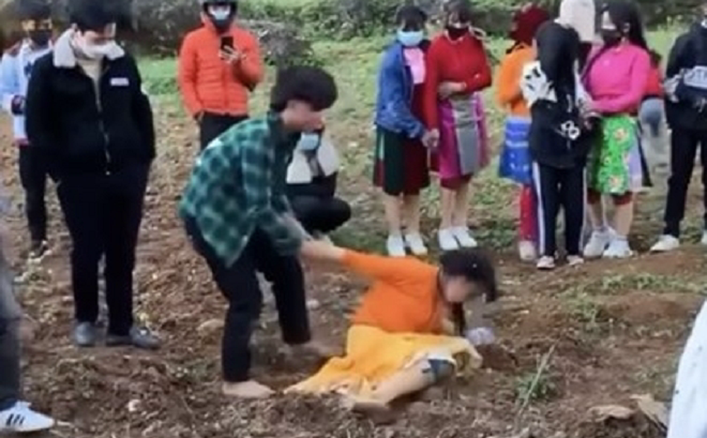 Lò Thị Mai - Cô gái HMông nổi tiếng năm nào, mẹ của 2 nhóc tì bên trời Tây: Tôi cũng từng là nạn nhân của tục bắt vợ-2