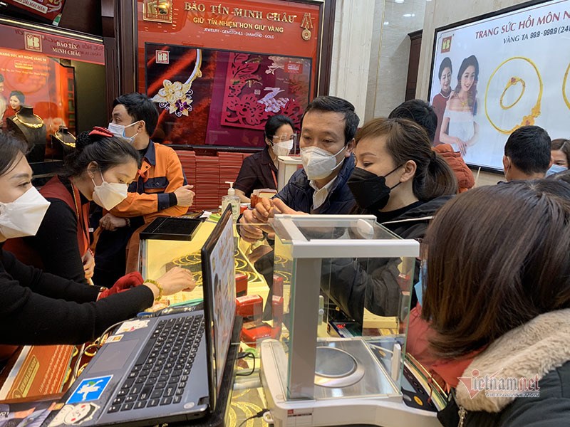 Giá vàng hôm nay 12/2: Tăng mạnh, lo lắng chờ quyết định của Fed-1