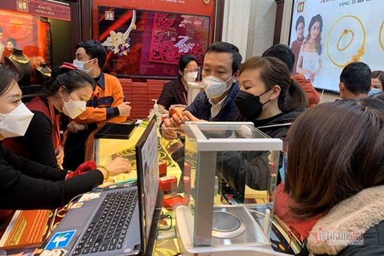 Giá vàng hôm nay 12/2: Tăng mạnh, lo lắng chờ quyết định của Fed