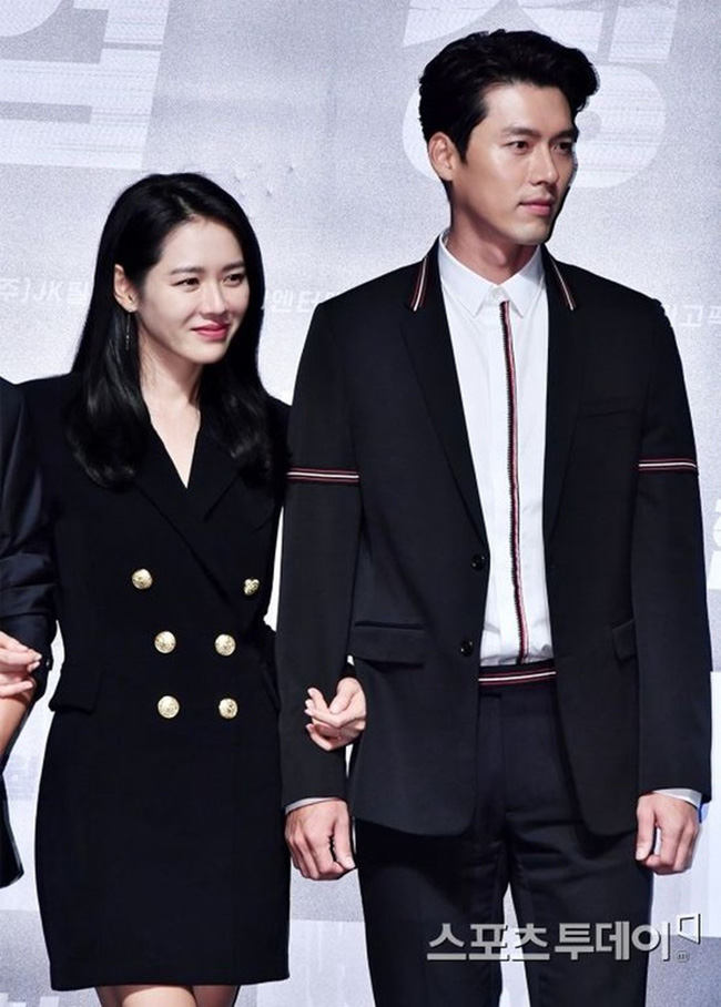 Đẳng cấp thời trang của Son Ye Jin và Hyun Bin: Trung thành với trang phục tối giản, nhưng sang vô cùng tận-2