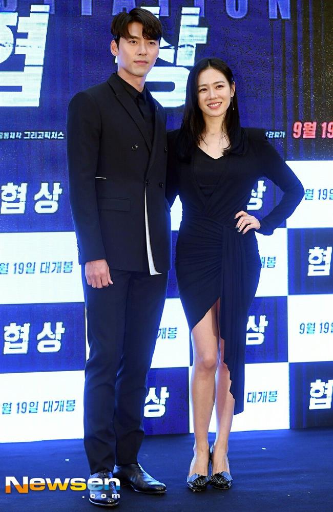 Đẳng cấp thời trang của Son Ye Jin và Hyun Bin: Trung thành với trang phục tối giản, nhưng sang vô cùng tận-5