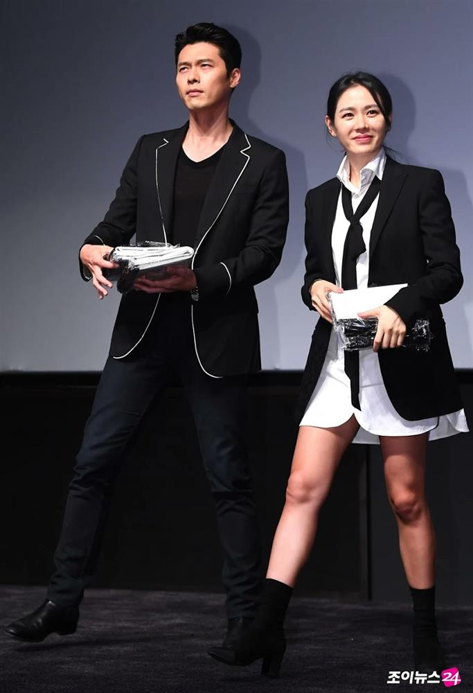 Đẳng cấp thời trang của Son Ye Jin và Hyun Bin: Trung thành với trang phục tối giản, nhưng sang vô cùng tận-8