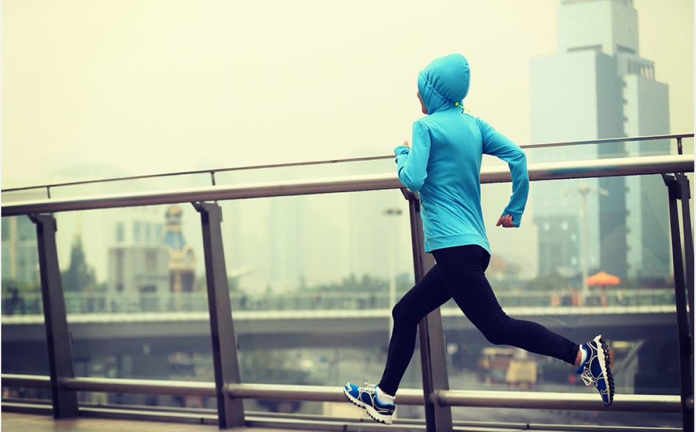 Nguy cơ sức khoẻ gây ra bởi sát thủ thầm lặng khi tập thể dục: Tập giờ nào để an toàn?-1