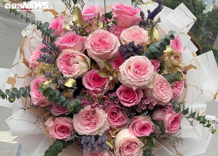 Mùa Valentine: Hoa tươi đội giá gấp đôi, chủ hàng hoa ngao ngán-1