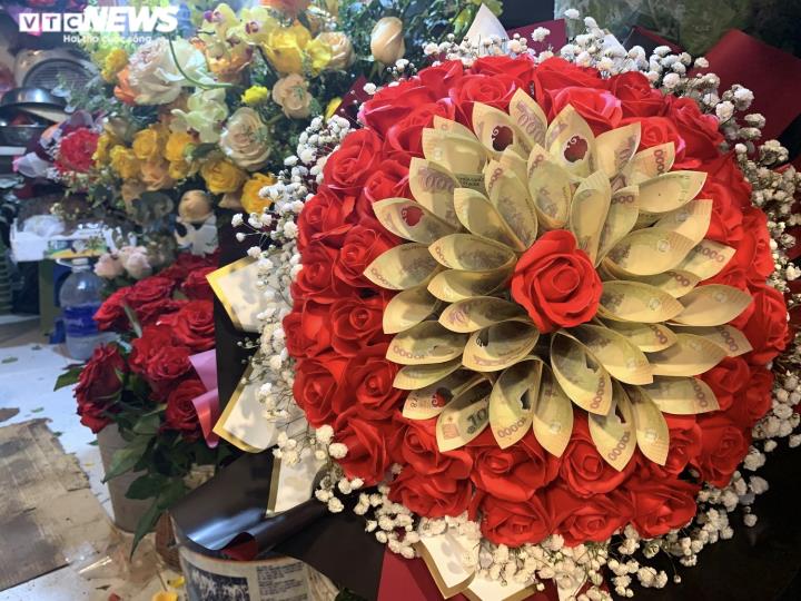 Mùa Valentine: Hoa tươi đội giá gấp đôi, chủ hàng hoa ngao ngán-2