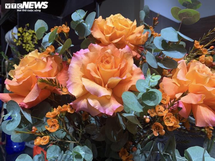 Mùa Valentine: Hoa tươi đội giá gấp đôi, chủ hàng hoa ngao ngán-3
