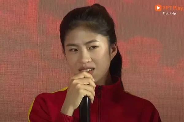 Bình dị như người hùng Mai Đức Chung: Buộc tư trang lên xe máy tới hội quân” cùng tuyển-2