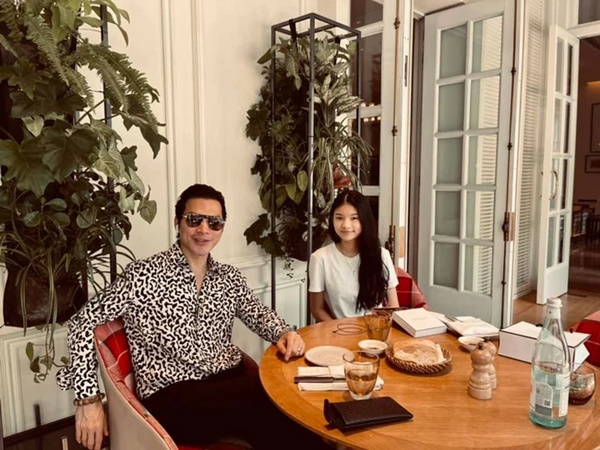 Con gái Trương Ngọc Ánh khoe nhan sắc chuẩn mỹ nhân khi xuất hiện bên bố-3