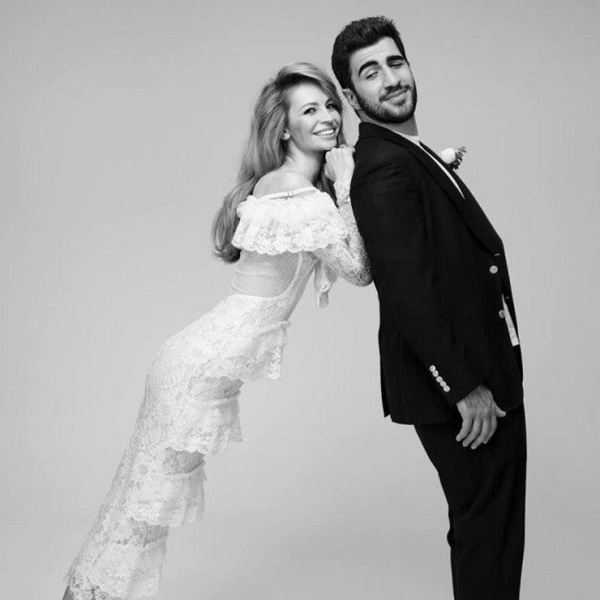 Đám cưới tốn 45 tỷ của con trai tỷ phú cưới máy bay bà già: Biến lễ đường thành khu rừng ma thuật, bánh cưới 9 tầng siêu lộng lẫy, Tổng thống cũng đến dự!-3