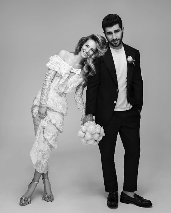 Đám cưới tốn 45 tỷ của con trai tỷ phú cưới máy bay bà già: Biến lễ đường thành khu rừng ma thuật, bánh cưới 9 tầng siêu lộng lẫy, Tổng thống cũng đến dự!-4