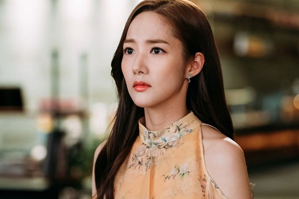 Chỉ một câu phàn nàn của mẹ, em trai chồng tức giận ném bát cơm xuống nền nhà và đuổi vợ về nhà ngoại làm tôi nóng cháy mặt-2