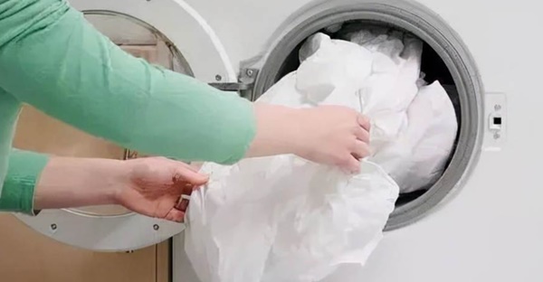 Khi giặt quần áo bằng máy giặt cần lưu ý 3 điểm này, nhiều người không để ý chẳng trách quần áo lúc nào cũng không sạch-1