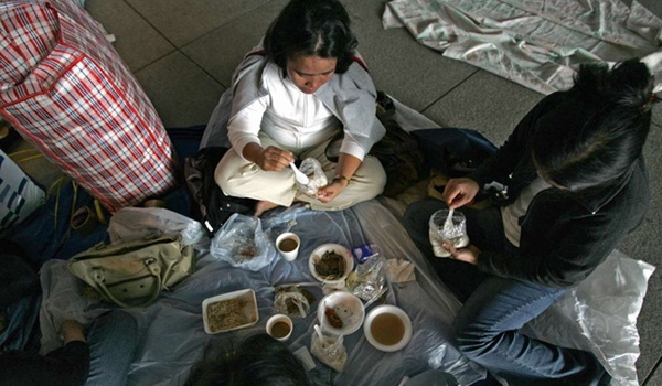 Phận đời chua chát của những ô sin làm việc xa xứ: Ngày ngủ không quá 4 tiếng, đến nhà vệ sinh cũng không được dùng-4