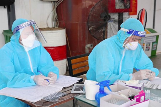 Ngày 13/2, thêm 26.379 ca COVID-19, 16 tỉnh thành phố đã ghi nhận ca mắc biến thể Omicron