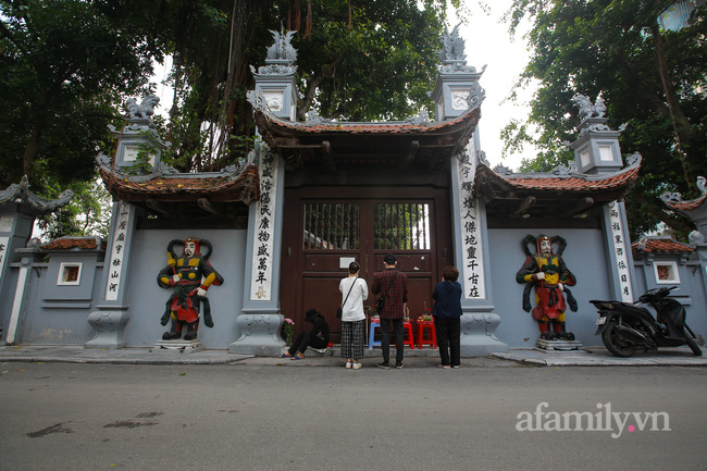 Valentine lên chùa Hà cầu duyên: Nguồn gốc sự linh thiêng của ngôi chùa lâu đời bậc nhất chốn kinh kỳ, có phải cứ đến lễ là khi đi lẻ bóng khi về có đôi?-1