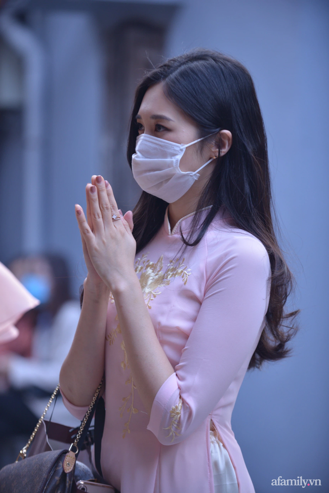 Valentine lên chùa Hà cầu duyên: Nguồn gốc sự linh thiêng của ngôi chùa lâu đời bậc nhất chốn kinh kỳ, có phải cứ đến lễ là khi đi lẻ bóng khi về có đôi?-2