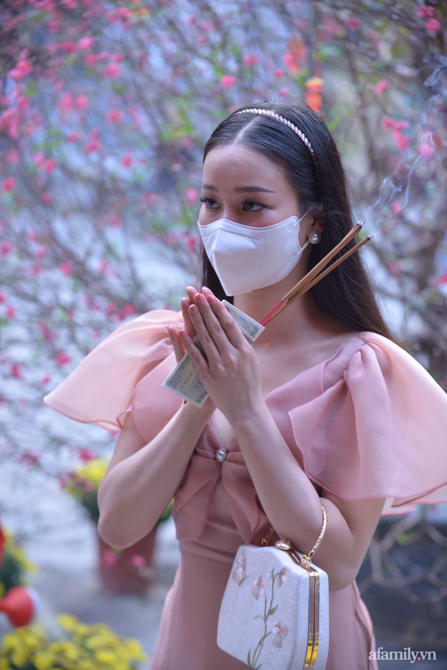 Valentine lên chùa Hà cầu duyên: Nguồn gốc sự linh thiêng của ngôi chùa lâu đời bậc nhất chốn kinh kỳ, có phải cứ đến lễ là khi đi lẻ bóng khi về có đôi?-3