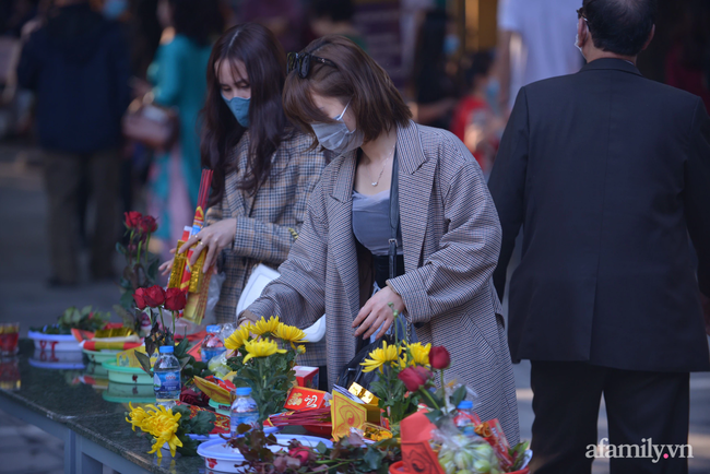 Valentine lên chùa Hà cầu duyên: Nguồn gốc sự linh thiêng của ngôi chùa lâu đời bậc nhất chốn kinh kỳ, có phải cứ đến lễ là khi đi lẻ bóng khi về có đôi?-4