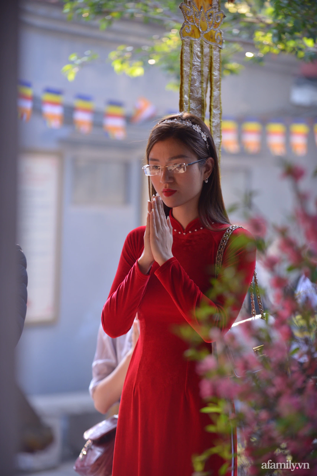 Valentine lên chùa Hà cầu duyên: Nguồn gốc sự linh thiêng của ngôi chùa lâu đời bậc nhất chốn kinh kỳ, có phải cứ đến lễ là khi đi lẻ bóng khi về có đôi?-5