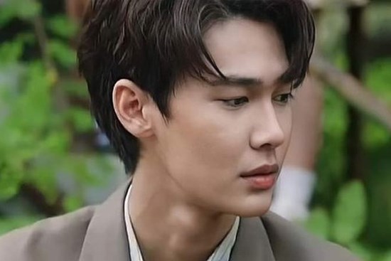 Lần đầu tiên trong đời chồng tặng quà Valentine cho vợ, thế nhưng tôi chưa kịp mừng, anh đã báo một tin dữ