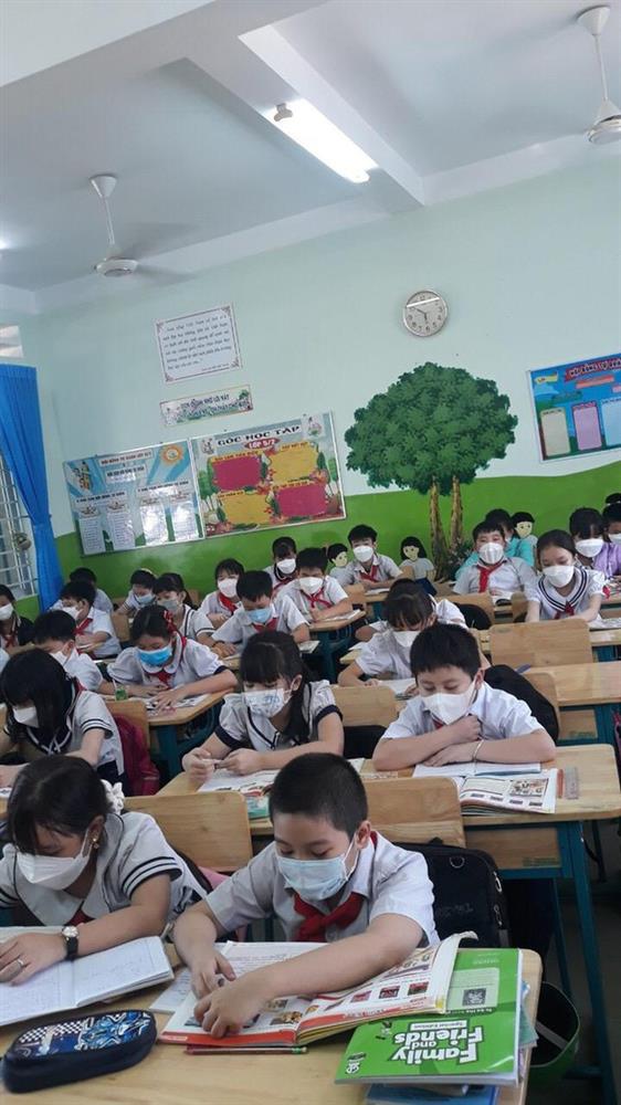 Test nhanh COVID-19 cho học sinh trở lại trường, phát hiện 1.300 trường hợp dương tính-2