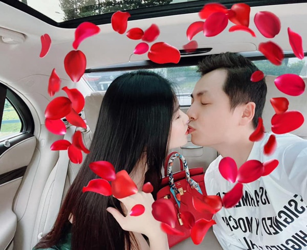 Nam ca sĩ chiều vợ nức tiếng Vbiz: Hết mua xe hơi còn tặng túi hiệu đắt đỏ nhân dịp Valentine-6