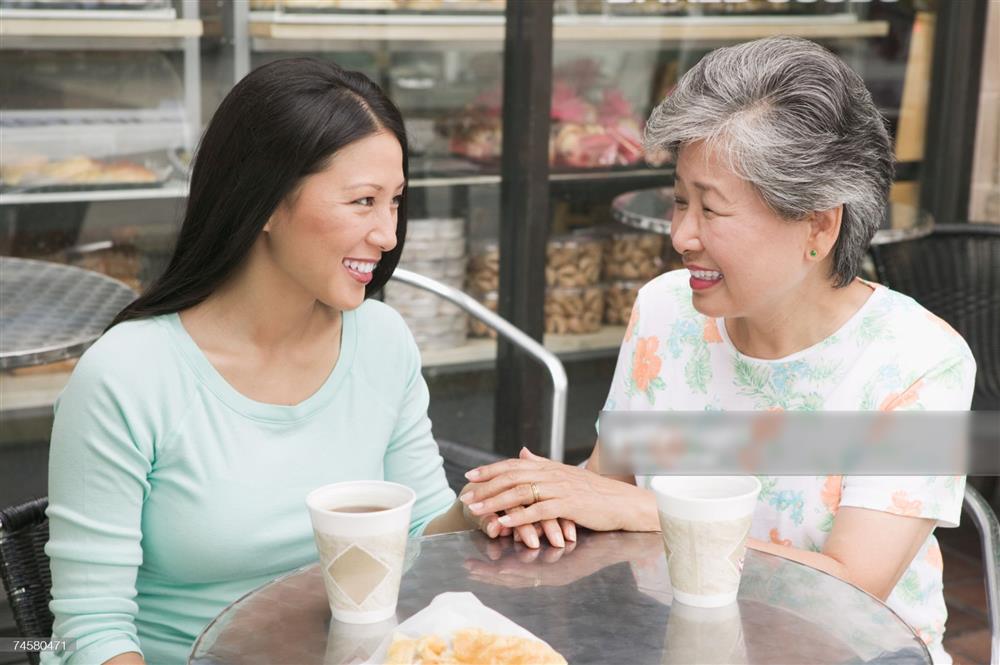 Gửi mẹ chồng 2 triệu sắm đồ cúng Rằm tháng giêng nhưng bà mua đúng cái bánh chưng, tôi thắc mắc bà liền đưa lại tờ hoá đơn lạ-1