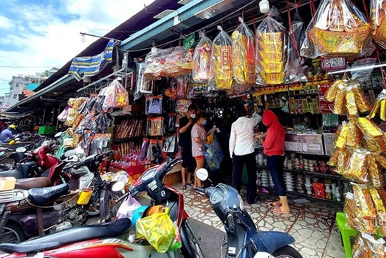 Cúng rằm tháng Giêng, combo vàng mã vắc xin, xịt khuẩn, bảo hộ Covid-19
