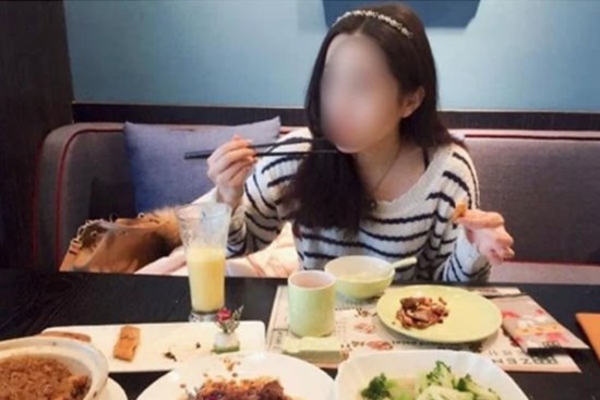 Vừa quen bạn trai qua mạng, cô gái được đưa đến buổi gặp mặt 10 người trong nhà anh ta, diễn biến sau đó bất ngờ không tưởng