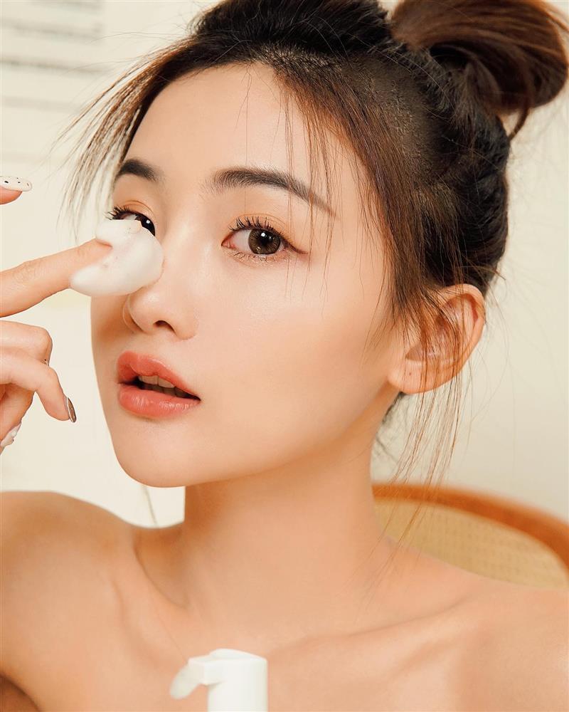 3 mẹo dùng sữa rửa mặt sành sỏi: Tiết kiệm và tăng gấp đôi hiệu quả mà ít người chú ý-1