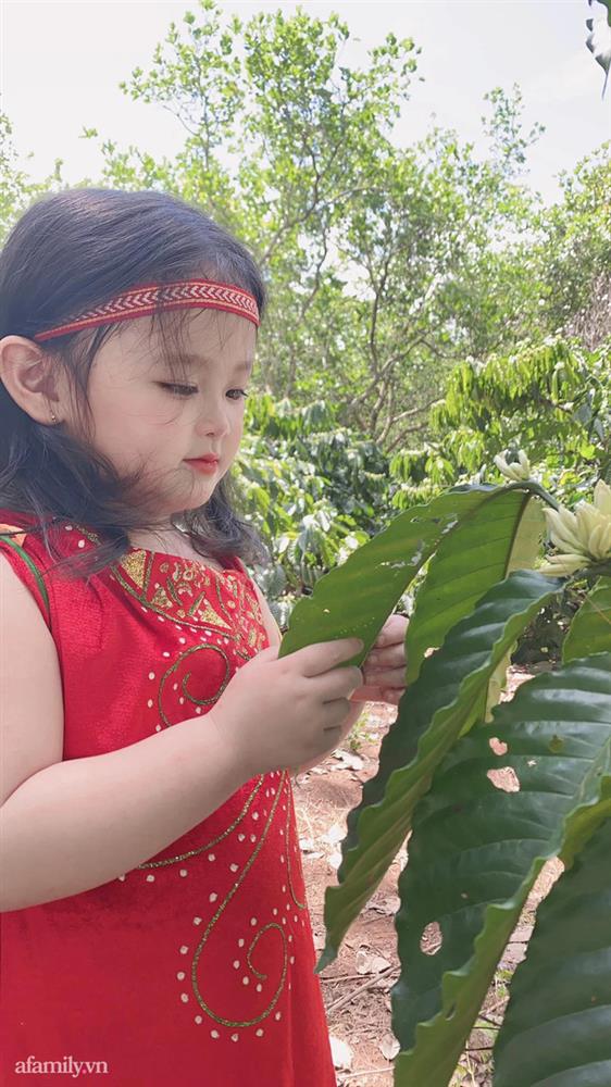 Bác sĩ chẩn đoán thai bị động, down bẩm sinh, mẹ vẫn quyết nằm một chỗ 5 tháng giữ con, 3 năm sau diện mạo bé gái Tây Nguyên gây bất ngờ-2