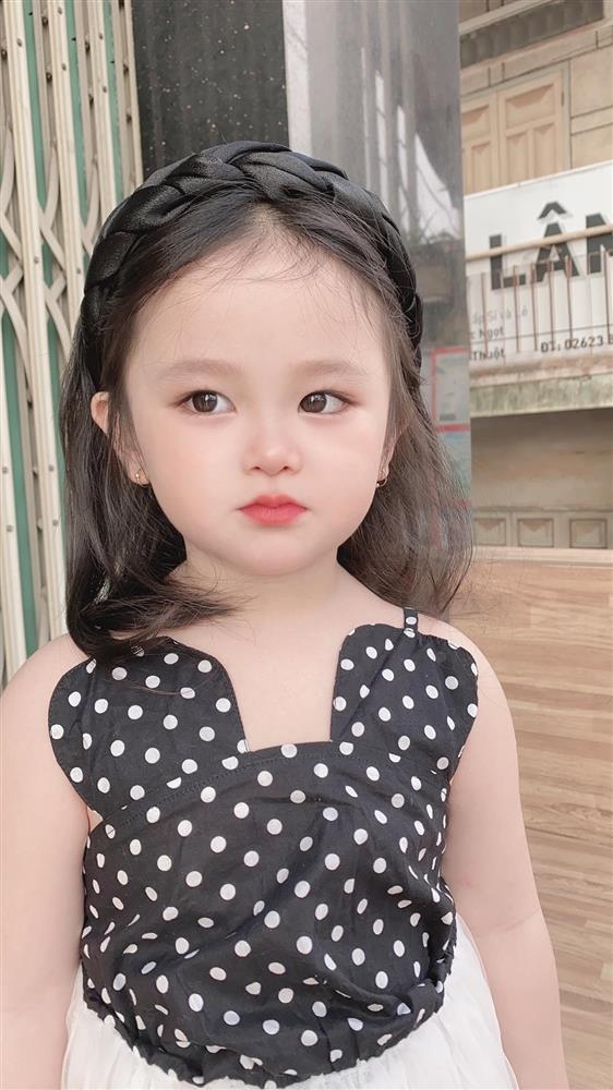 Bác sĩ chẩn đoán thai bị động, down bẩm sinh, mẹ vẫn quyết nằm một chỗ 5 tháng giữ con, 3 năm sau diện mạo bé gái Tây Nguyên gây bất ngờ-13