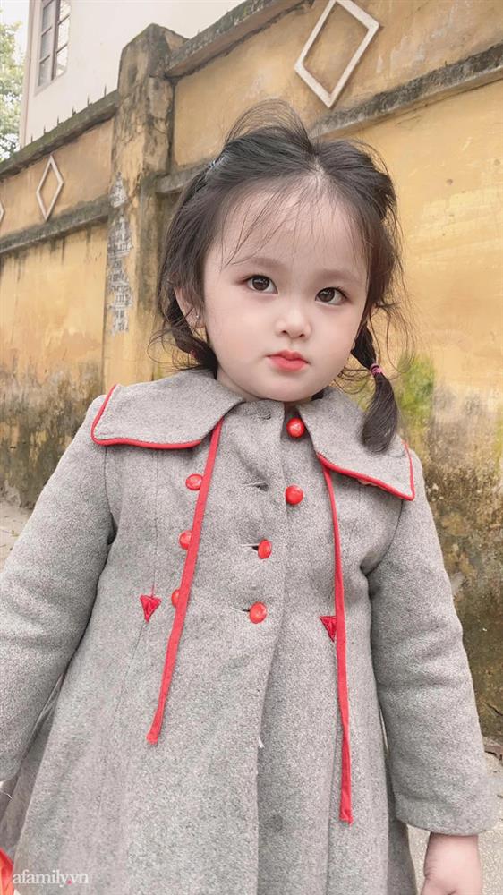 Bác sĩ chẩn đoán thai bị động, down bẩm sinh, mẹ vẫn quyết nằm một chỗ 5 tháng giữ con, 3 năm sau diện mạo bé gái Tây Nguyên gây bất ngờ-9