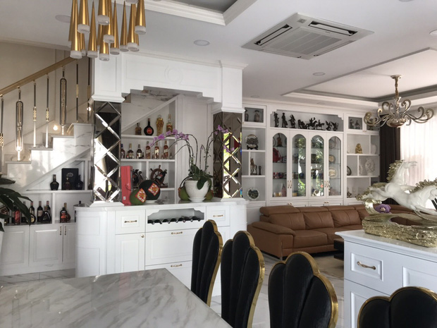 Bên trong biệt thự của Sơn Tùng và Hải Tú: Rộng rãi sang trọng, camera tứ phía, hàng online nằm la liệt cả ngày chẳng ai nhận-10